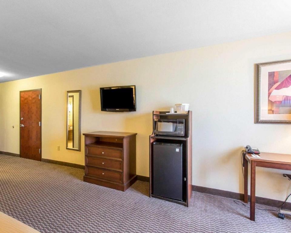 Comfort Inn & Suites Медисънвил Екстериор снимка