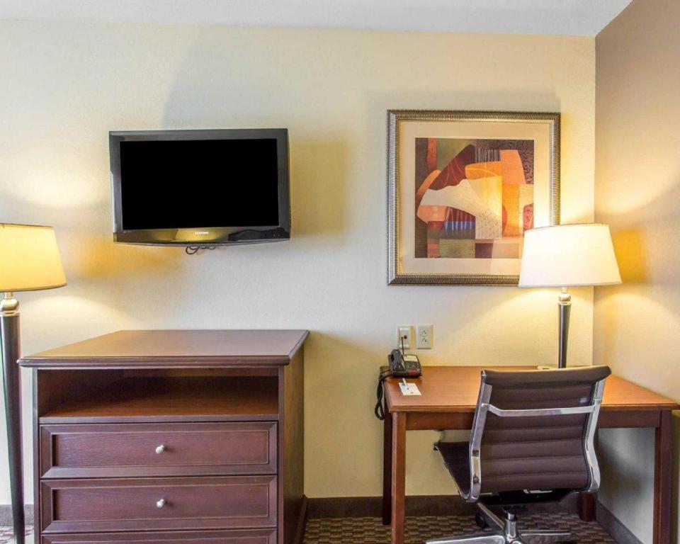 Comfort Inn & Suites Медисънвил Екстериор снимка