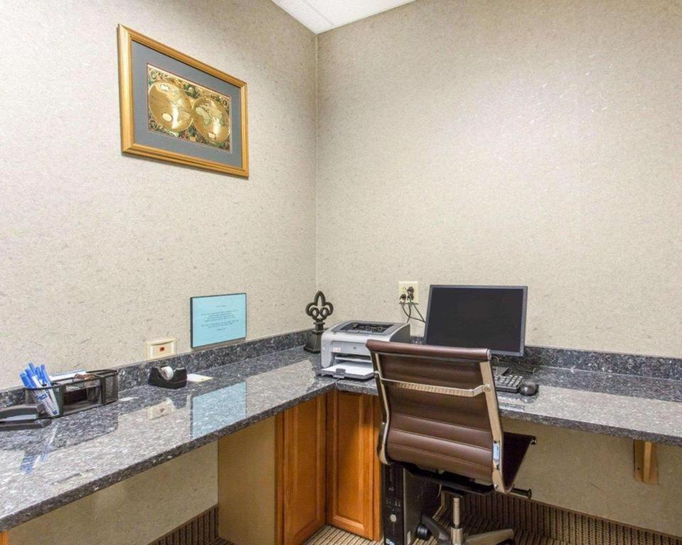 Comfort Inn & Suites Медисънвил Екстериор снимка