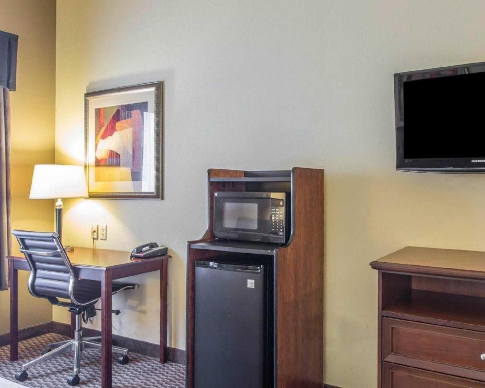 Comfort Inn & Suites Медисънвил Екстериор снимка