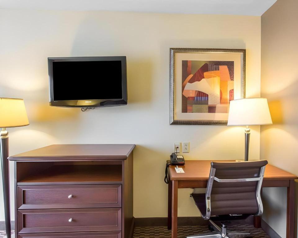 Comfort Inn & Suites Медисънвил Екстериор снимка