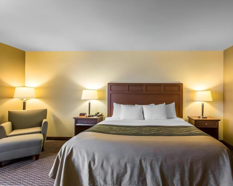 Comfort Inn & Suites Медисънвил Екстериор снимка