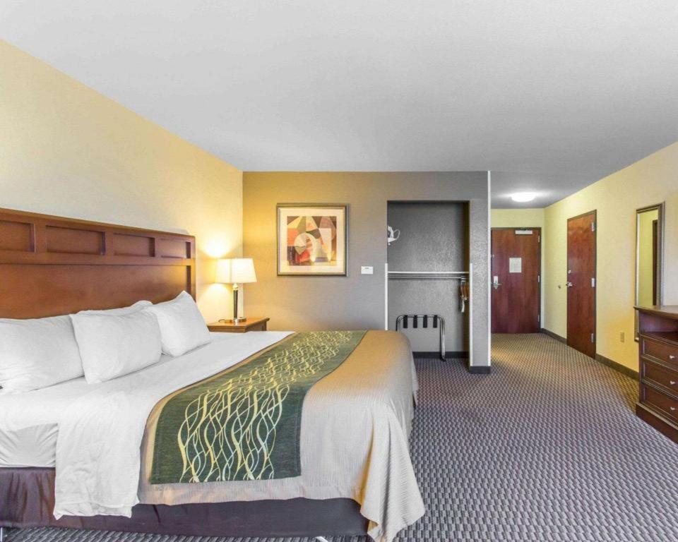Comfort Inn & Suites Медисънвил Екстериор снимка