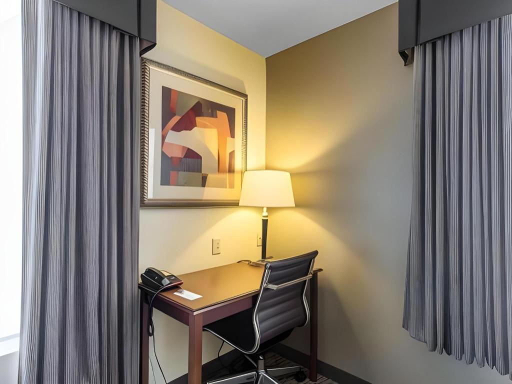Comfort Inn & Suites Медисънвил Екстериор снимка