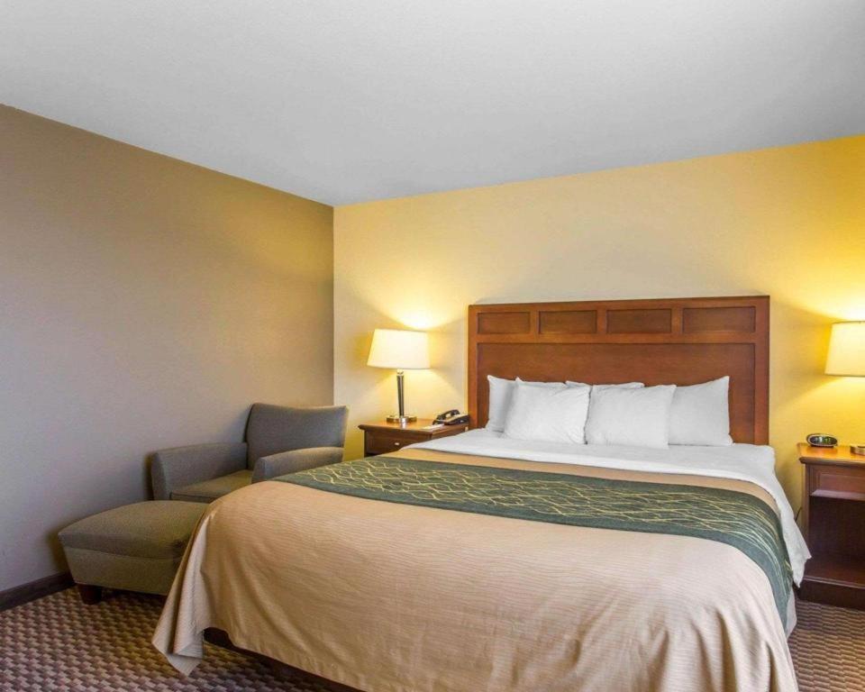 Comfort Inn & Suites Медисънвил Екстериор снимка