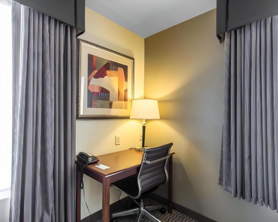 Comfort Inn & Suites Медисънвил Екстериор снимка