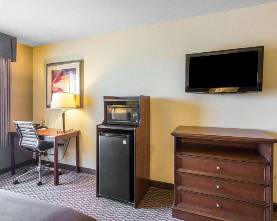 Comfort Inn & Suites Медисънвил Екстериор снимка