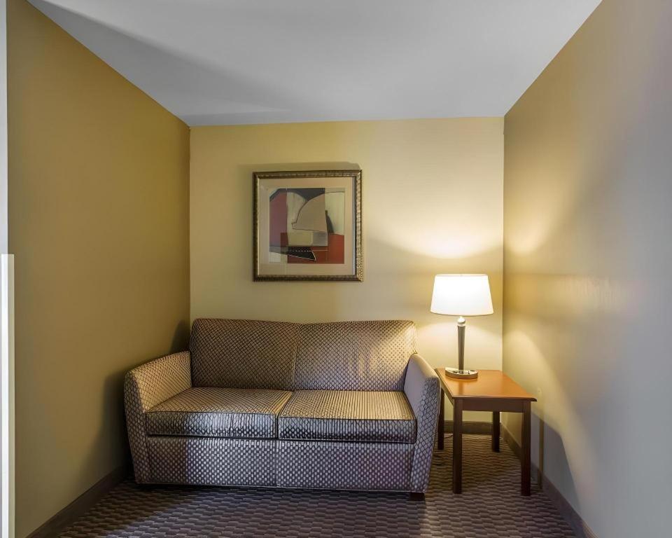 Comfort Inn & Suites Медисънвил Екстериор снимка