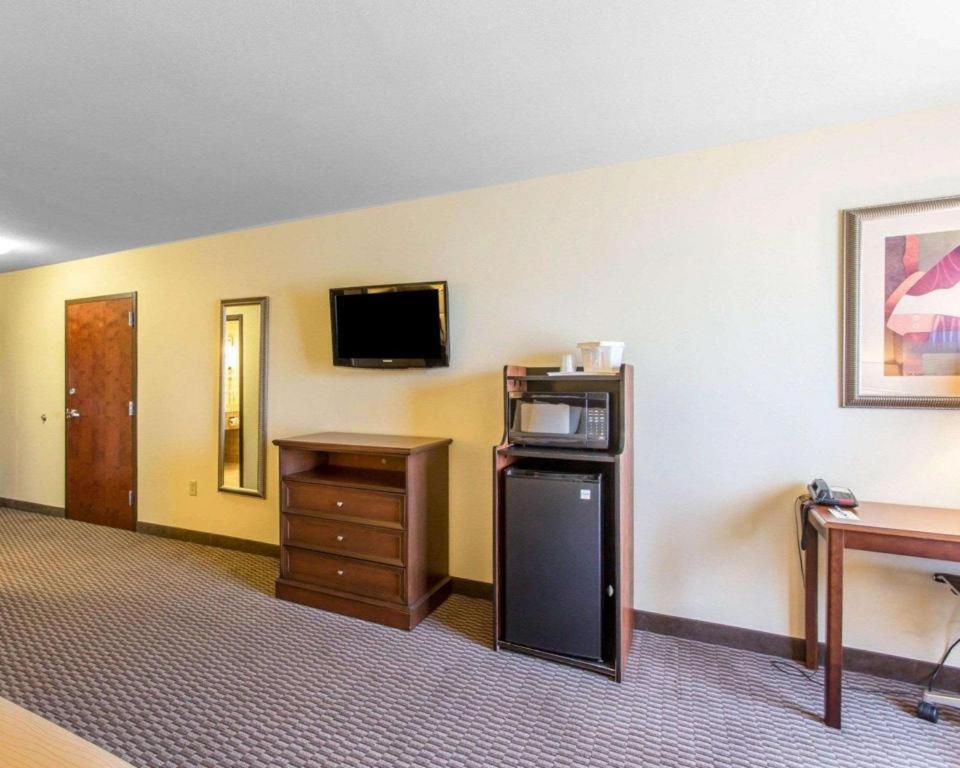 Comfort Inn & Suites Медисънвил Екстериор снимка