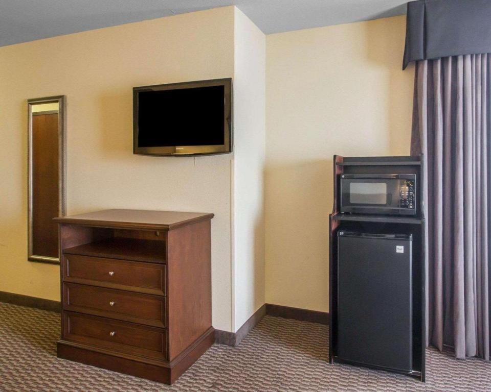 Comfort Inn & Suites Медисънвил Екстериор снимка