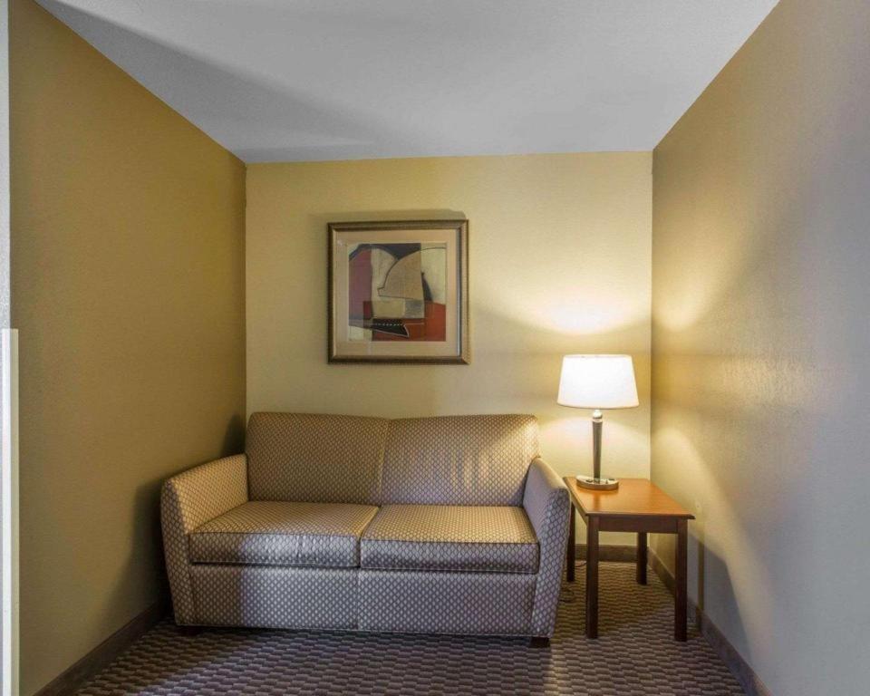 Comfort Inn & Suites Медисънвил Екстериор снимка