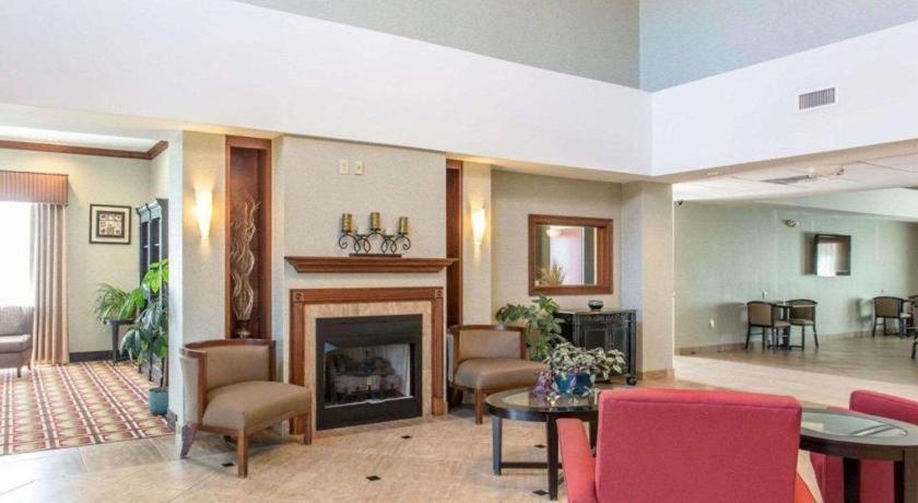 Comfort Inn & Suites Медисънвил Екстериор снимка