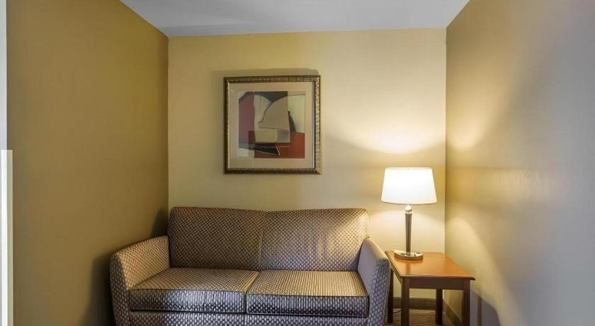Comfort Inn & Suites Медисънвил Екстериор снимка