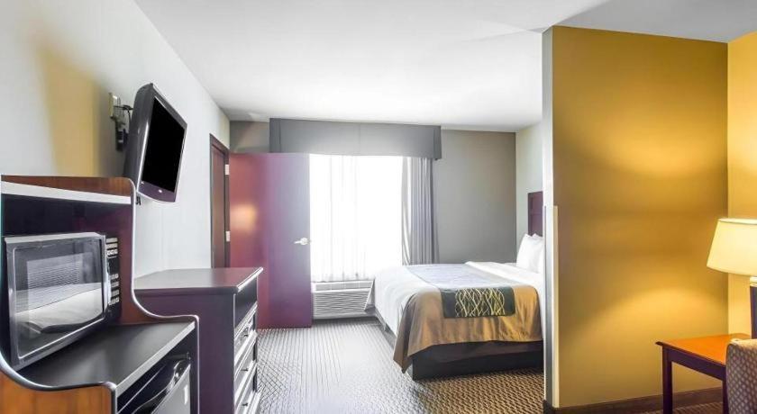 Comfort Inn & Suites Медисънвил Екстериор снимка