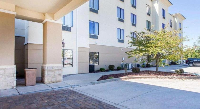 Comfort Inn & Suites Медисънвил Екстериор снимка