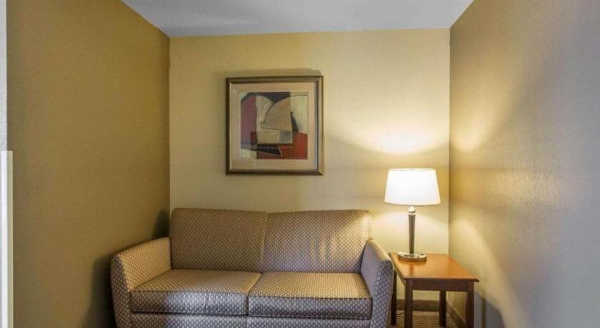 Comfort Inn & Suites Медисънвил Екстериор снимка